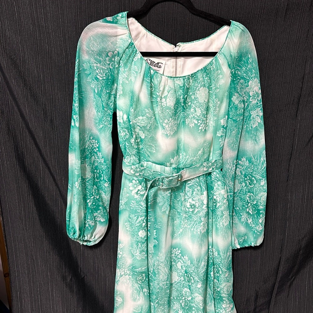 Miss Elliette brand Green and white flower dress / Size 8 / M-10